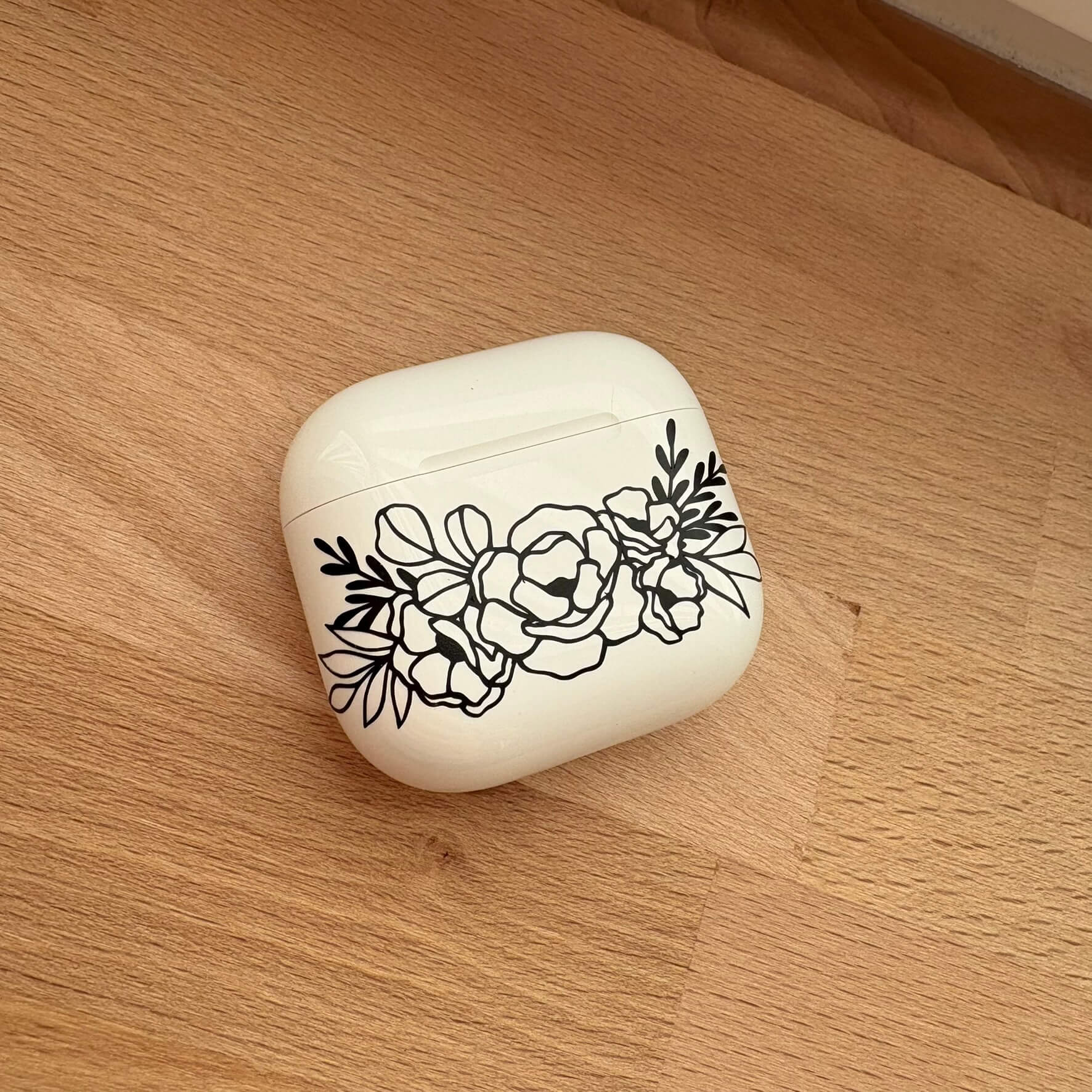 Boîtier d'écouteurs sans fil AirPods blanc personnalisé florale noire