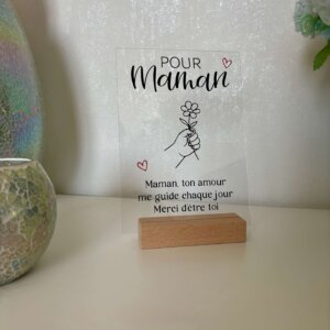 Plaque acrylique transparente Pour Maman avec dessin d'une main tenant une fleur et texte touchant sur socle en bois