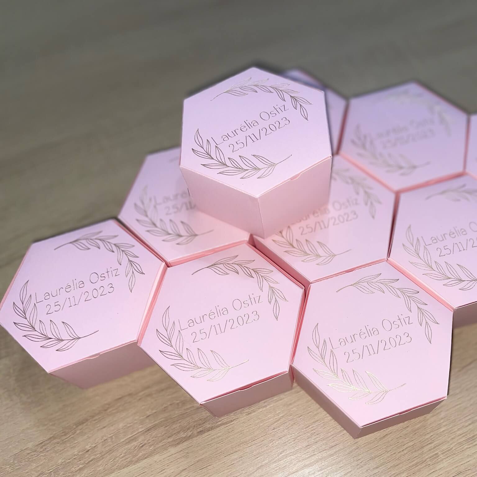 Boîtes à dragées hexagonales roses personnalisées pour baptême ou naissance